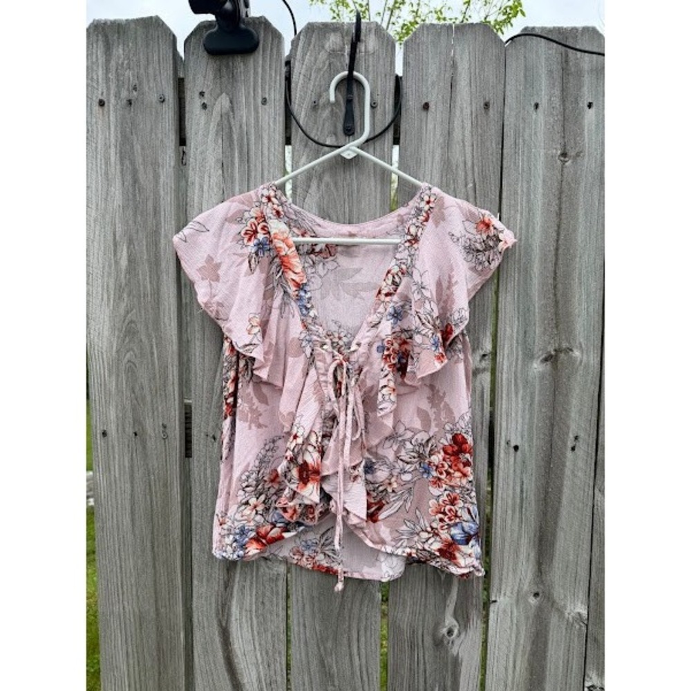 Gimmicks by BKE Pink Floral Ruffle Lace Up Front Flutter Sleeve Blouse Womens M